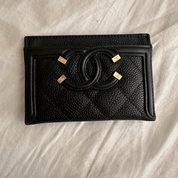 Chanel Filigree Card Holder in Caviar Leather and Gold Hardware - Picture 1 of 4